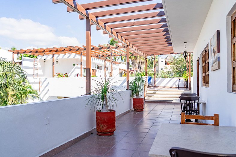 Casa Danzón Studio suite with kitchenette.